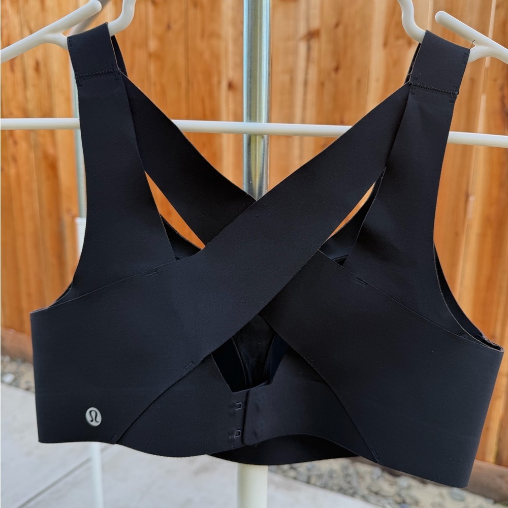 Lululemon Athletica Black Cross-Back Sports Bra - Picture 2 of 7